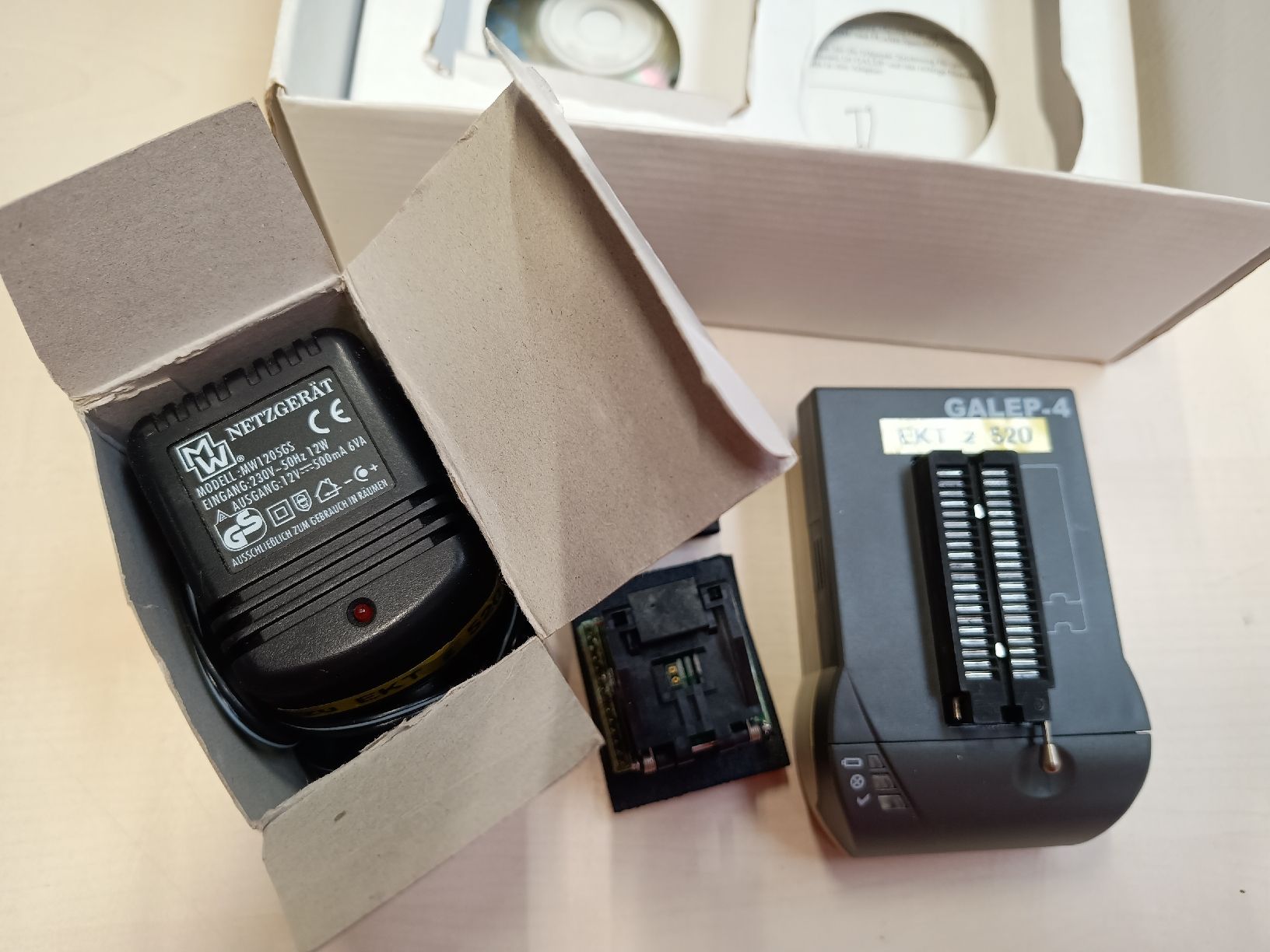Gabbie, trasporto & Sicurezza: GALEP-4 Pocket size Universal-Programmer mit Zubehör, defekt – Difettoso da Döttingen venduto da Schlei 5