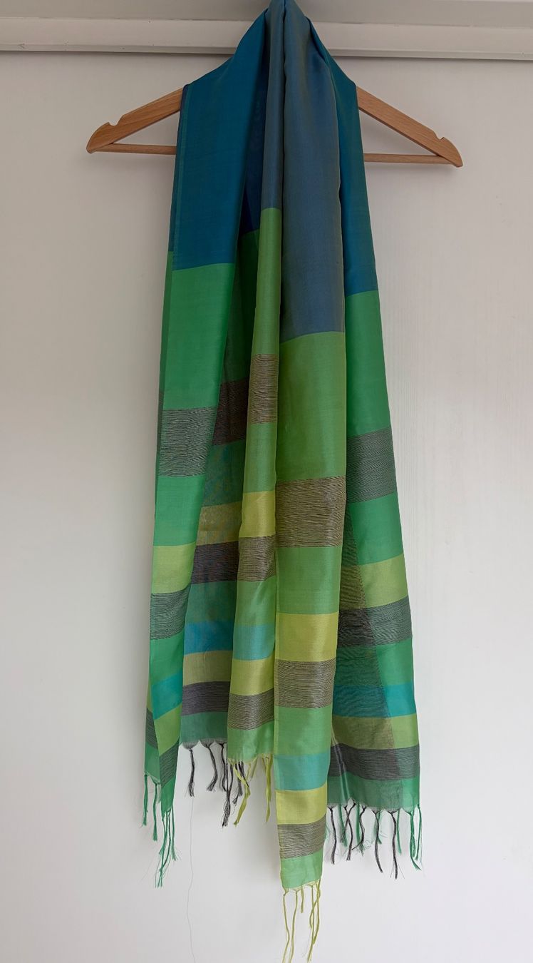 Foulard & Sciarpe: Seide Schal – Usato da Unterägeri venduto da Jutka_04 2