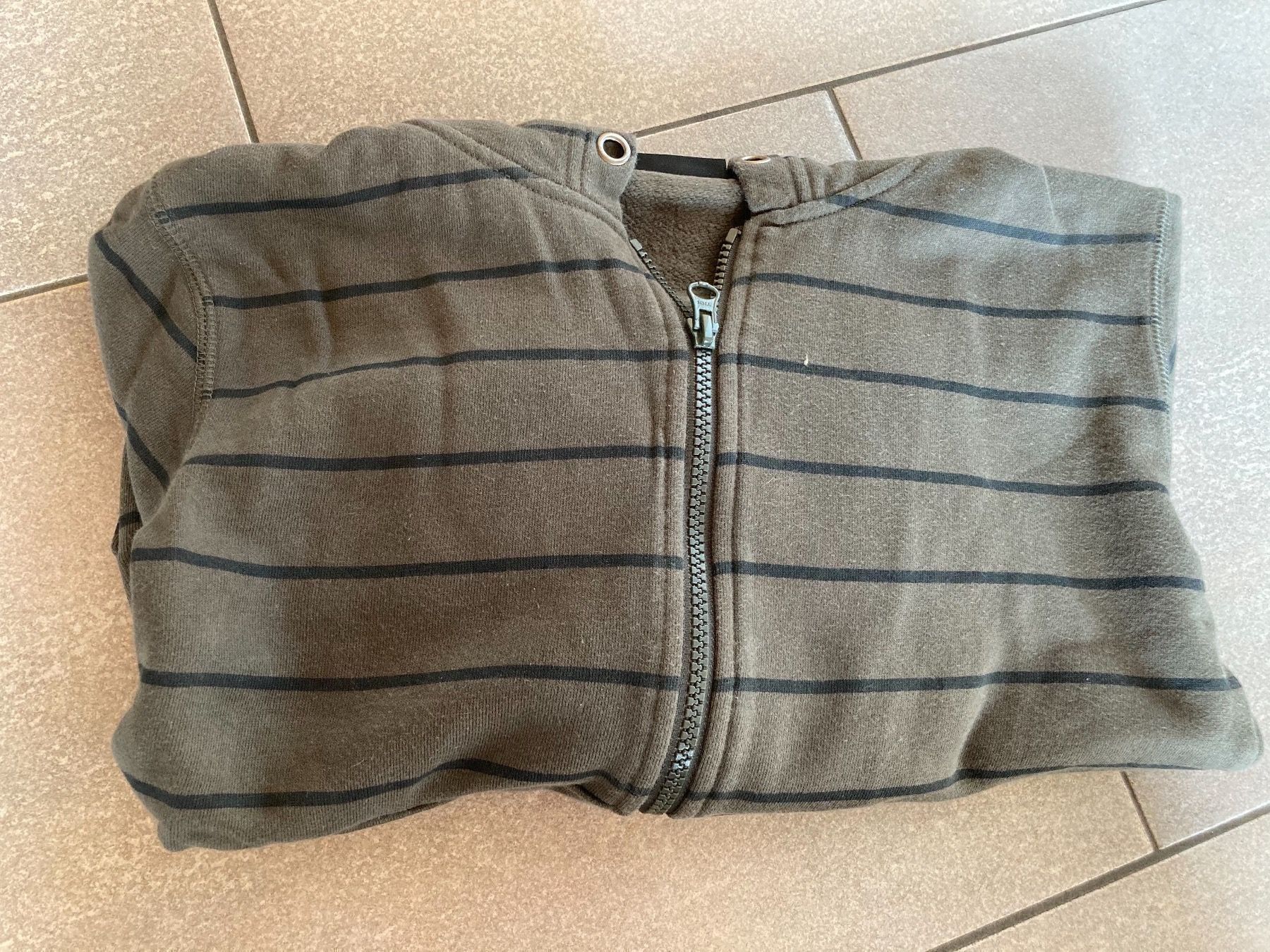 Giacche & Cappotti: Sweat-Jacke Gr. 128 – Usato da Mosnang venduto da Kusli09 2