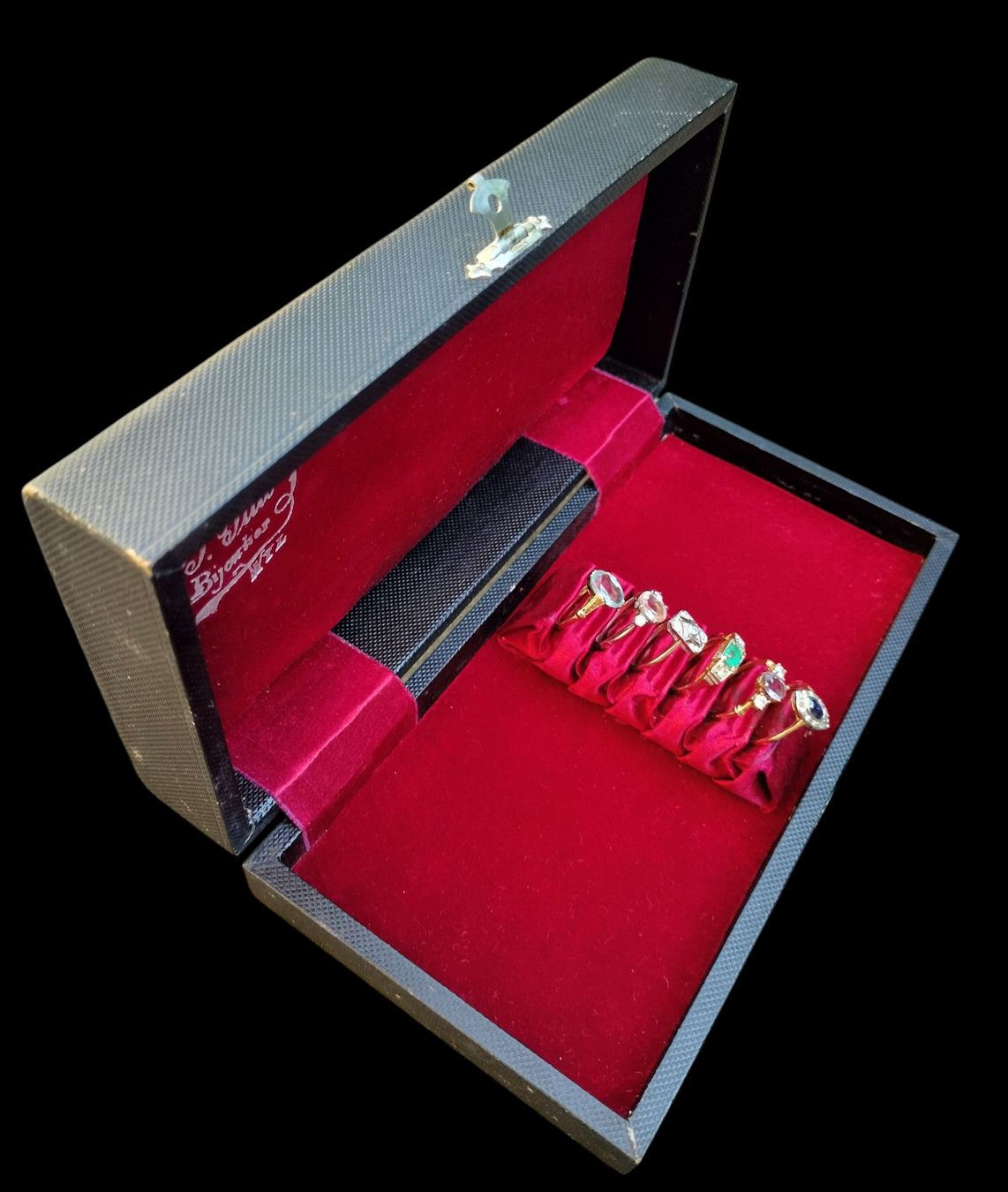Schmuckkästen: Antike Ringbox Schmuckbox Koffer Schwarz mit Bordeaux Seide – Gebraucht aus schwyz von larry91sz 2