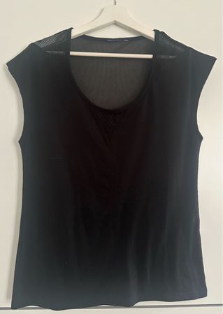 Neuwertig! T-SHIRT mit Details. Gr. 40/42