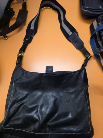 Umhängetasche Bally schwarz aus Leder guter Zustand