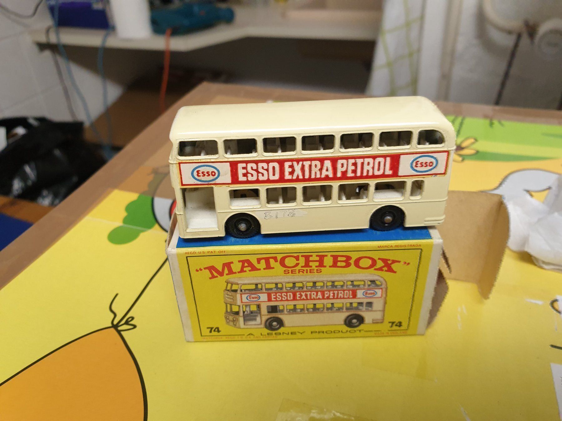 Kit di modellismo & Modellini statici: Daimler Bus "ESSO" beige – Usato da Wettingen venduto da Mmarb