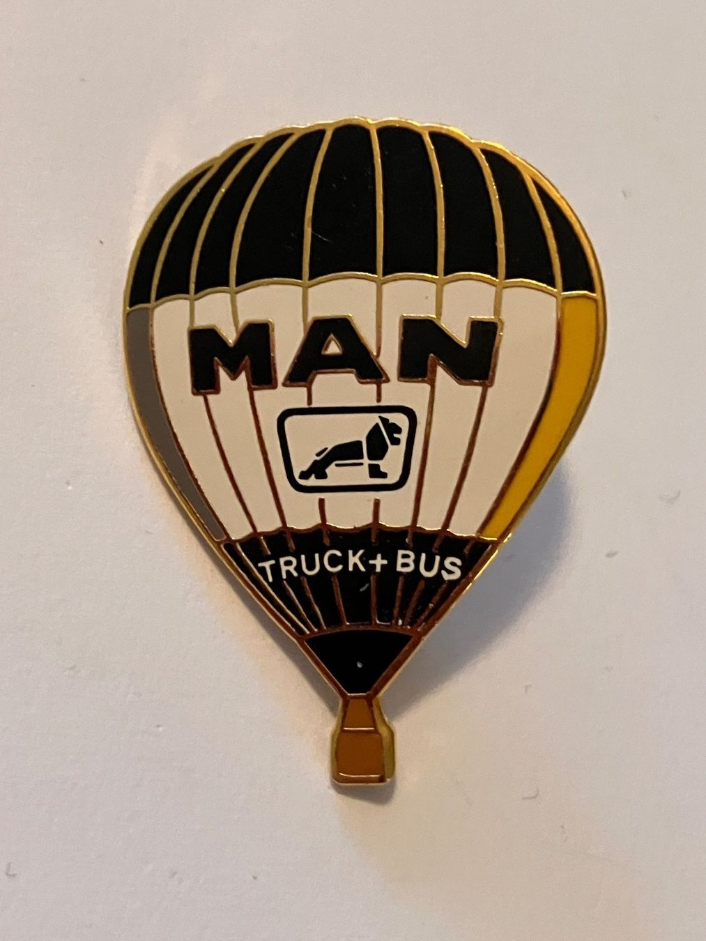 Placchette & Badge: 1 Pin MAN Heissluftballon – Usato da Basel venduto da djwwpp