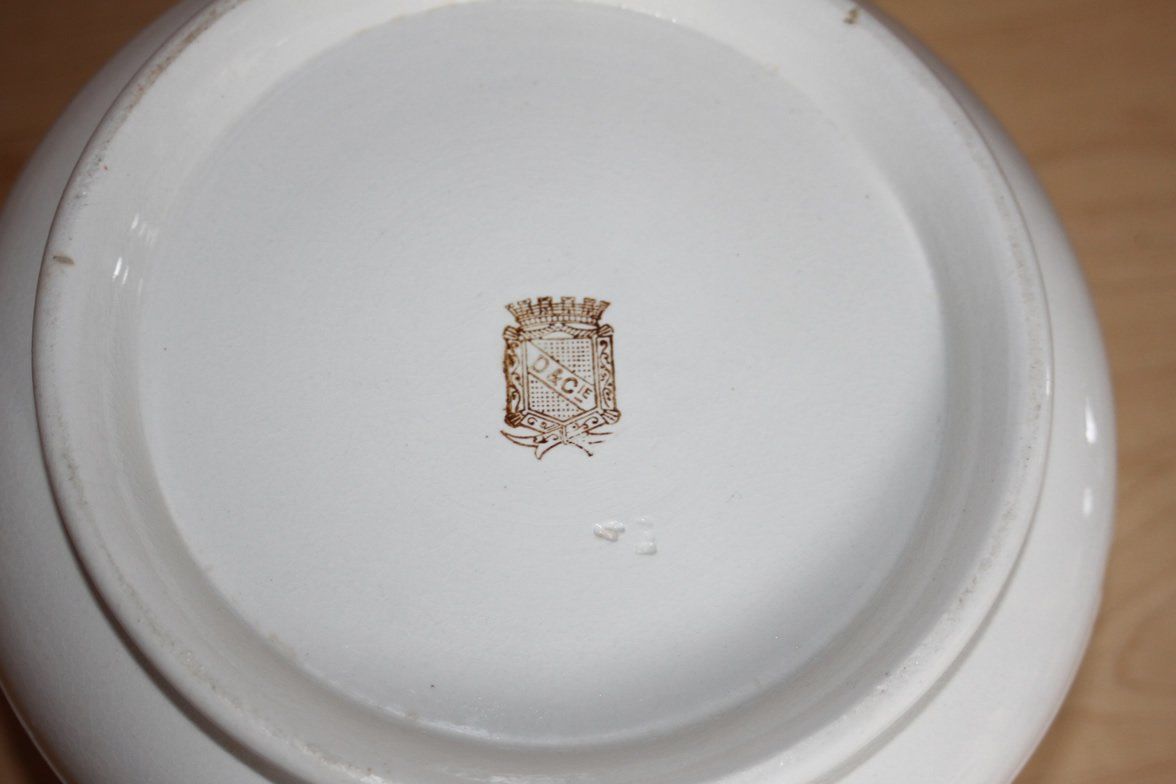 Ciotole: Alte, schöne Suppenschüssel mit Deckel – Usato da Sumiswald venduto da Lottie22 6