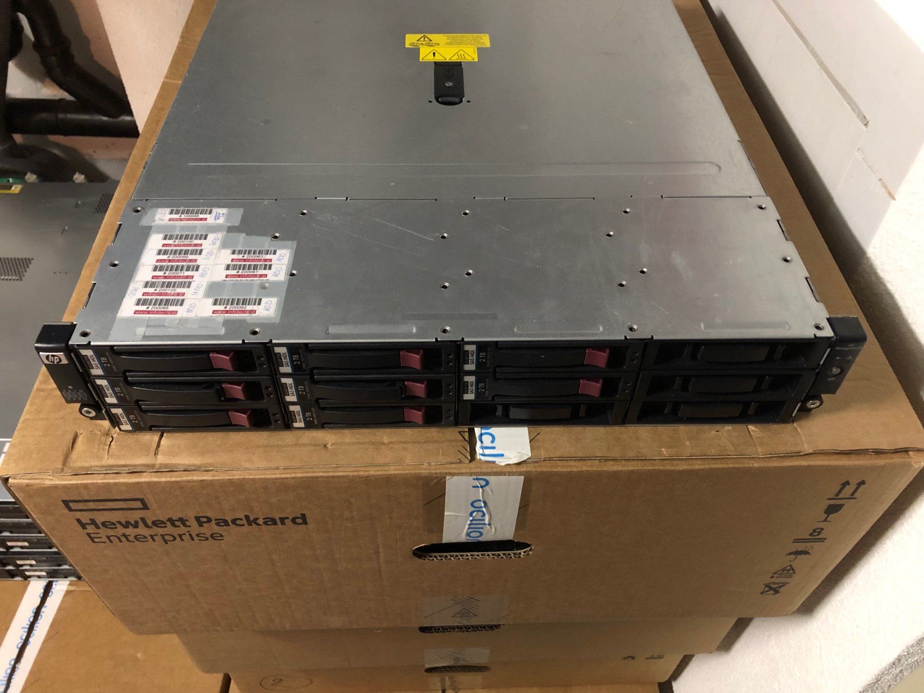 HP AJ940A StorageWorks mit 12 x 2 TB-HDD (Gebraucht) in Buchs SG für ...