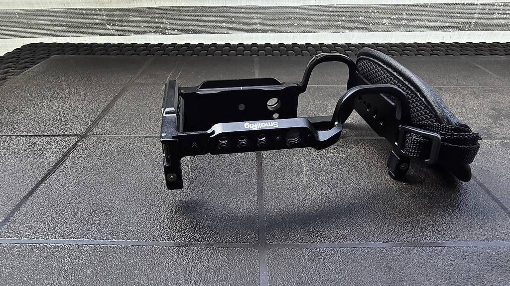 Smallrig Supporti a parete: Cage SmallRig pour Sony ZV-E10 II – Usato da Le Locle venduto da jen_zyx7 2