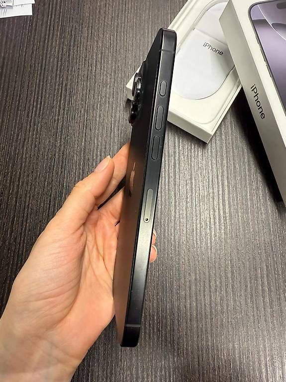 Telefoni cellulari / Smartphones: iPhone 16 Pro Max 256gb  – Usato da Steffisburg venduto da swdima 3