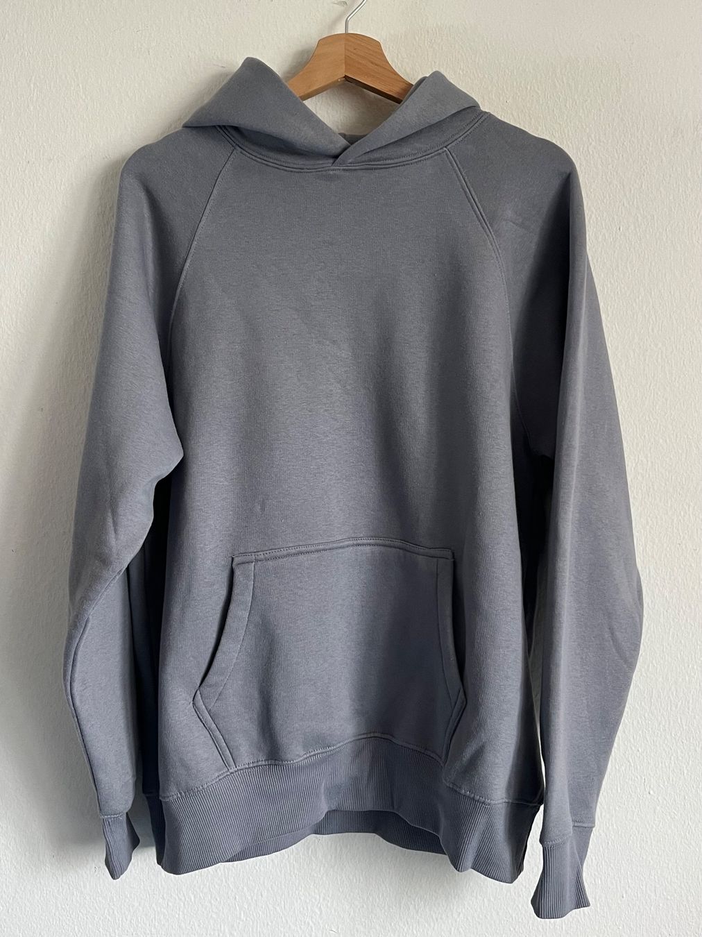 Pull&Bear Maglioni & Felpe: blau/grauer Kapuzenpullover / Pull&Bear – Nuovo (secondo la descrizione) da Zürich venduto da nerinalaura