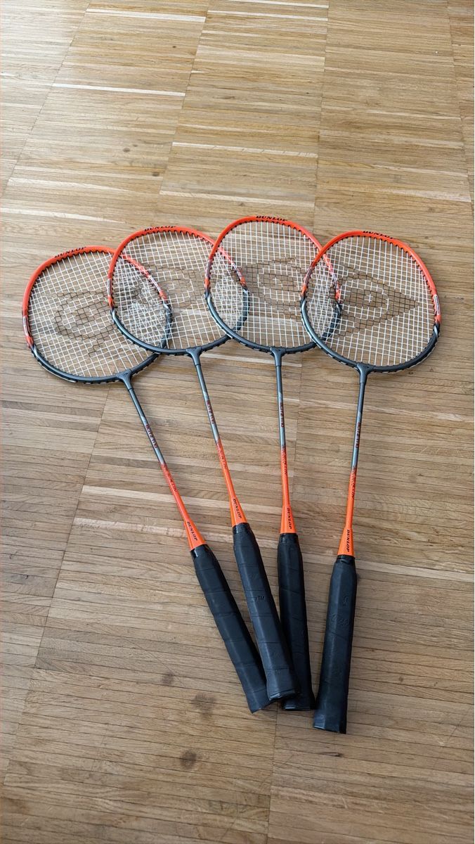 Dunlop Racchette: 4er Set Badminton Schläger gebrauchtes Set – Usato da Zürich venduto da mic_6598