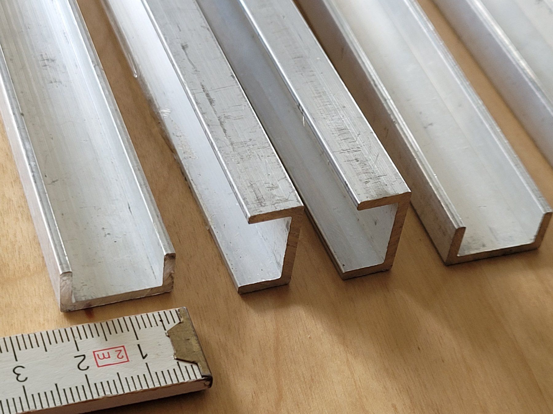 Profile: 10 Aluprofile U-Profile (43.5cm lang, 2cm breit) – Gebraucht aus Wiesendangen von samoalk 2