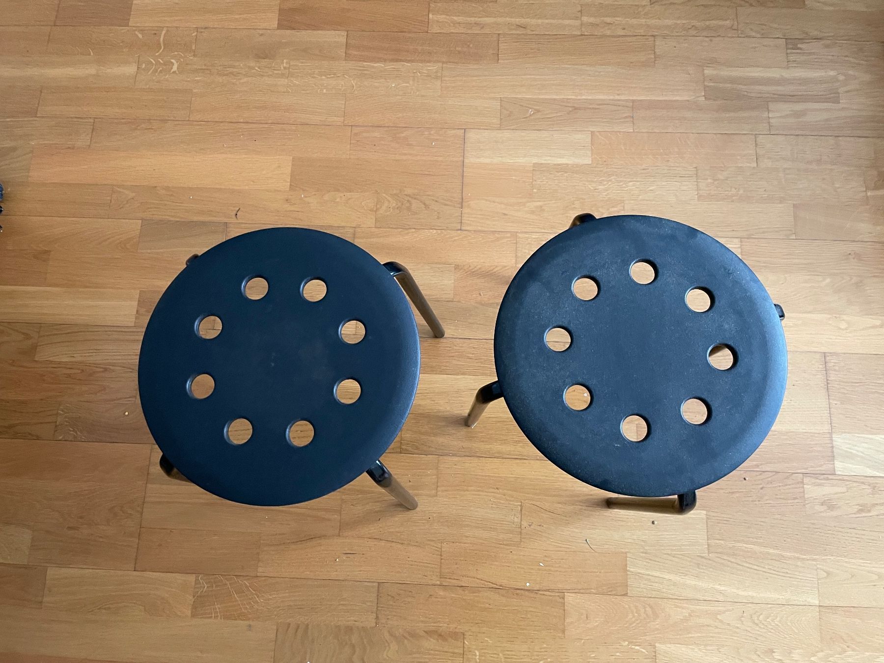 Ikea Hocker: 2 Ikea stools and 2 cushions – Gebraucht aus Zürich von carlaferico 2