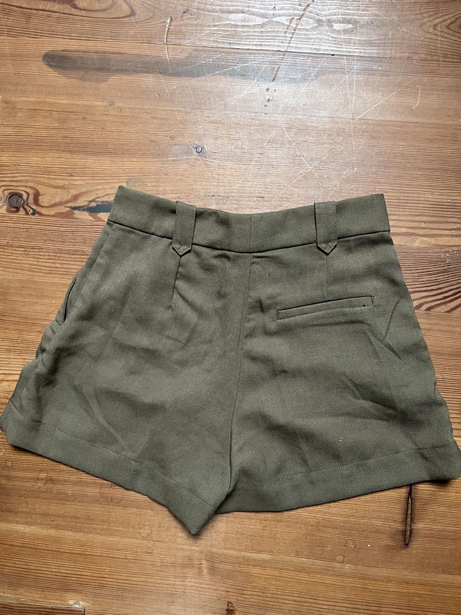 H&M Pantaloni: New H&M shorts with tag – Nuovo e nell'imballaggio originale da Cerentino venduto da alb_l8vk 1