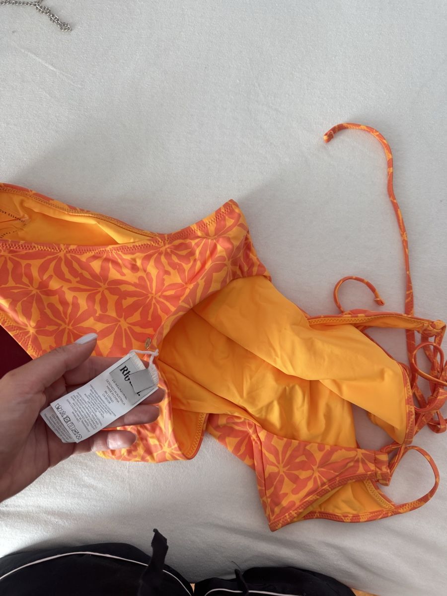 Badekleider & Bikinis: Sommerlicher Rhythm Badeanzug, Orange Blumenmuster, Gr. L – Neu und originalverpackt aus Winterthur von ksi_d58l 1
