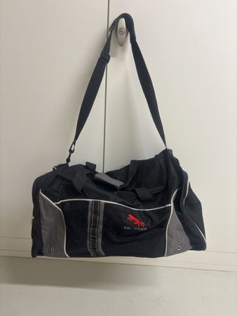 Robuste Reisetasche / Sporttasche von AIR TIGER in Grau/Schw