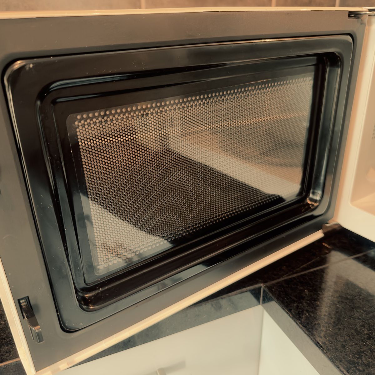 Appareils de cuisine: Microwelle – D'occasion à Rafz par Tueni1 5
