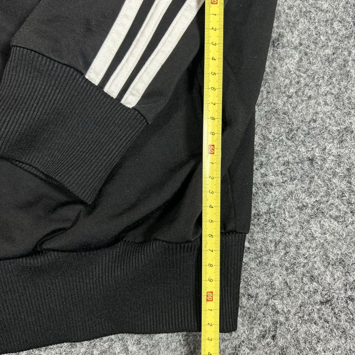 Adidas Giacche: Black Adidas jacket zip Medium – Nuovo (secondo la descrizione) da La Sagne NE venduto da Matlasape 2