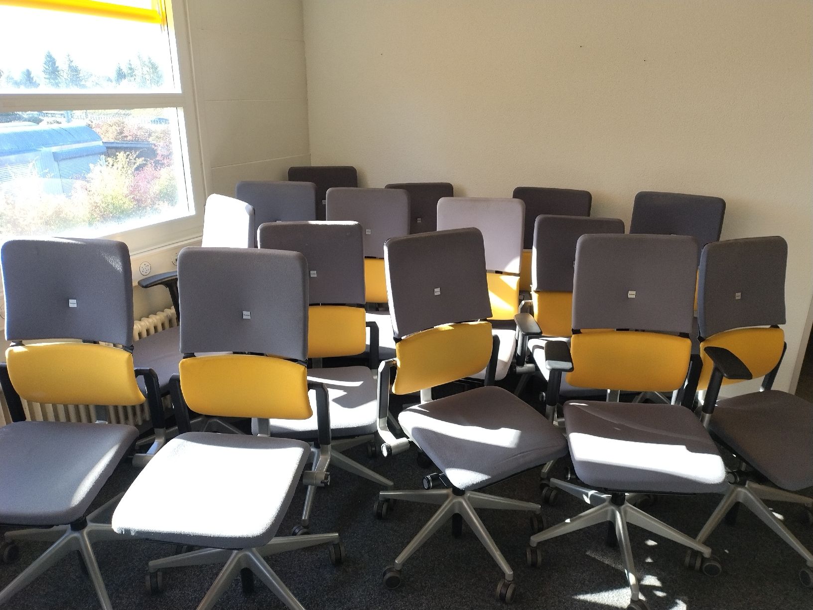 Steelcase Chaises: 15 Bürostühle Seelcase  – D'occasion à Brüttisellen par Grorbas