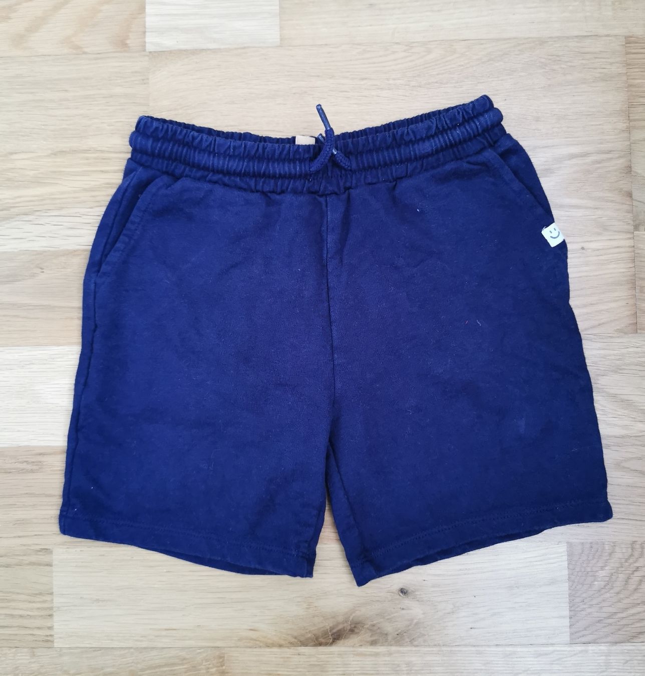 Manor Pantaloni: Manor Shorts mit Smiley, Grösse 116, 100% Baumwolle – Usato da Seuzach venduto da Tureda