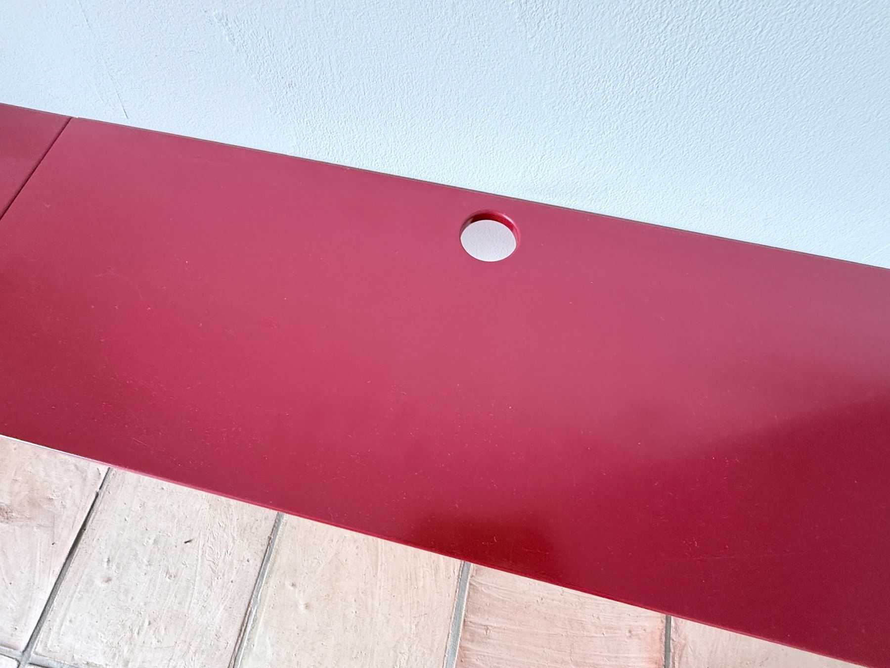 Regale: Gestell freihängend weinrot – Gebraucht aus Jona von Be4 2