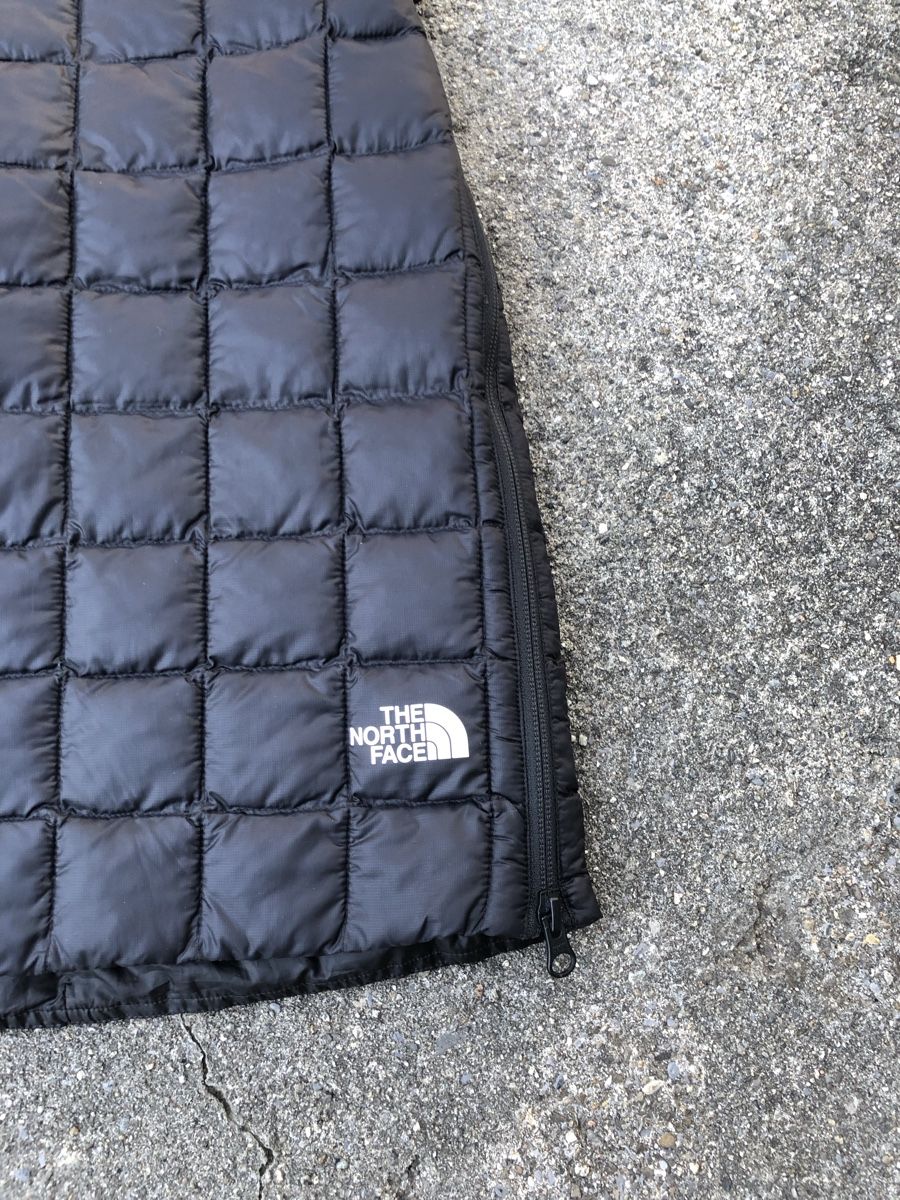 North Face Jupes: North Face Puffer Rock – D'occasion à Fribourg par ann_l9b7 1