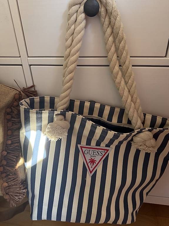 Guess Sacs femmes: Handtaschen Guess 3 stuck – D'occasion à Dielsdorf par emi_2zsk 1