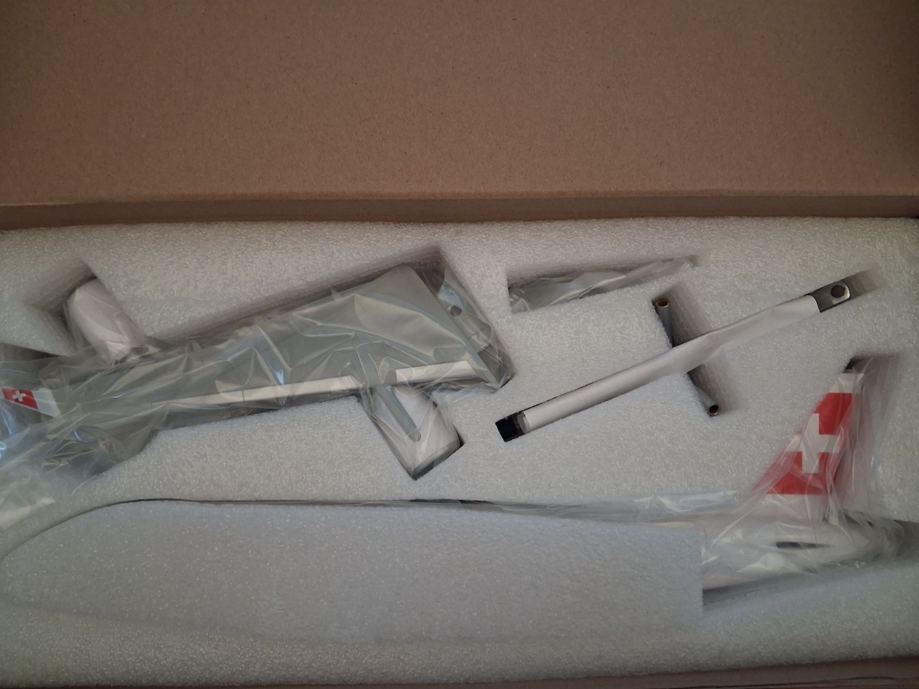 Swiss Modellbausätze & Standmodelle: Bombardier CS100 SWISS 1:100 – Neu (gemäss Beschreibung) aus Derendingen von Nellino01 4