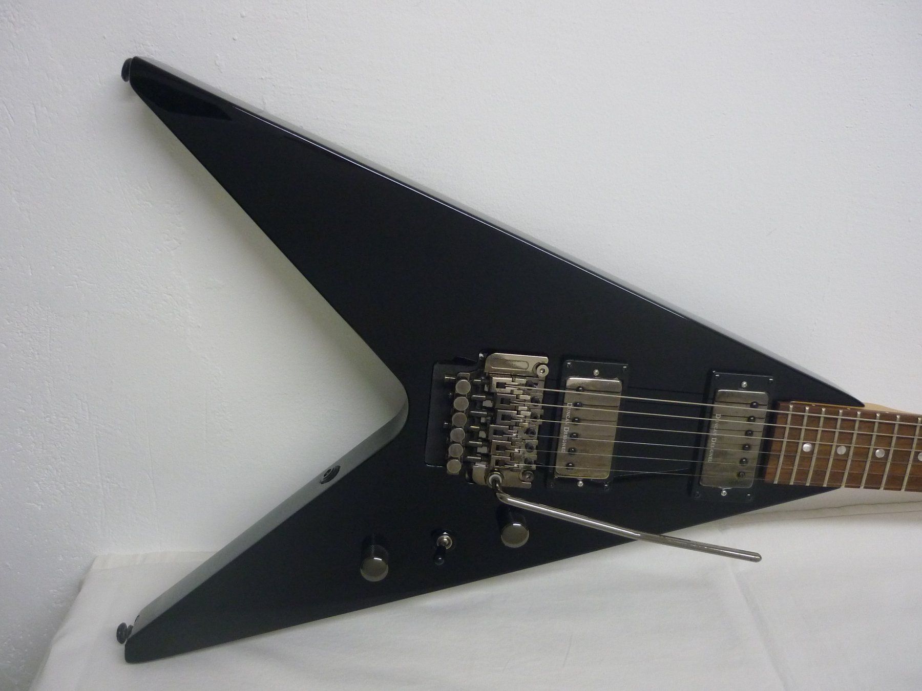 Strumenti musicali: E-Gitarre ARIA XX Series Flying V – Usato da Maienfeld venduto da John13 2