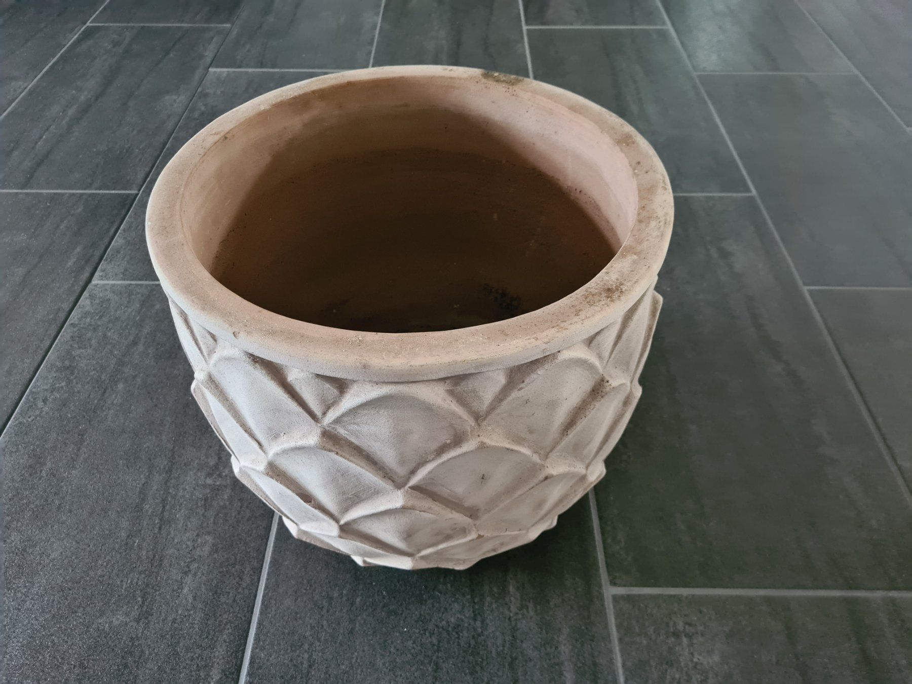 Vasi per fiori: Sehr schöner Terracotta Topf mit Muster – Usato da Urdorf venduto da Zerpito