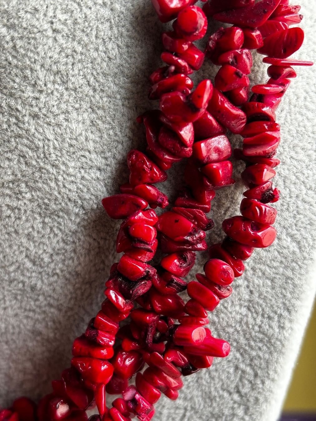 Catenine: Rote Korallenkette, dreireihig – Usato da Laufen venduto da Bellebellezza 2