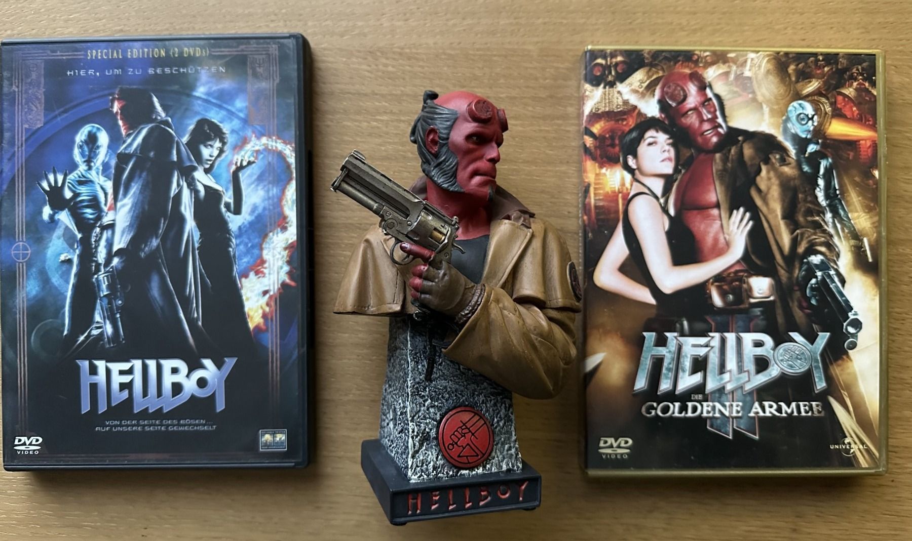 Tutti i DVDs: Hellboy 1 + 2 (3 DVD's) + Büste von Sideshow – Usato da Basel venduto da Best-Harvest 1