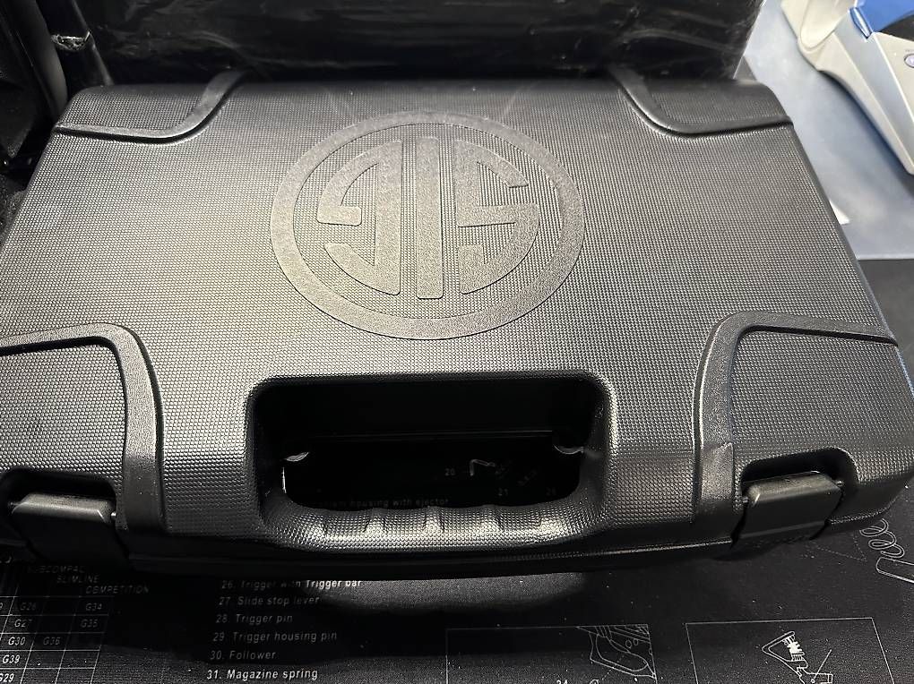 Valigie: SIG Pistolen Koffer – Nuovo (secondo la descrizione) da Römerswil LU venduto da Wemont