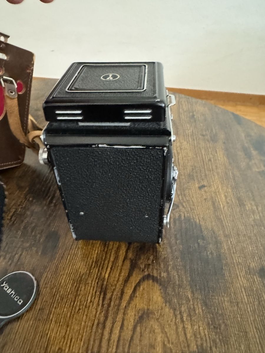 Yashica Fotocamera: Yashica mat kamera – Usato da Zunzgen venduto da milesdavis76 2