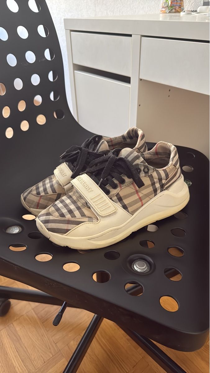 Burberry Scarpe da uomo: Baskets Burberry Vintage – Usato da Lausanne venduto da raf_k5nx
