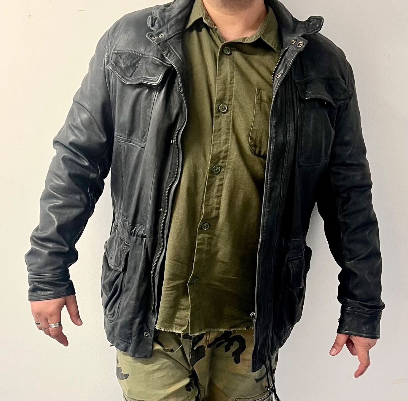 Giacche: LEONARDO Lederjacke Schwarz Echtleder Field Jacket Gr. XXL – Usato da Zürich venduto da Arche_Brockenhaus