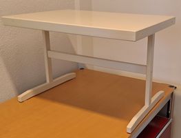 Kleiner Beistelltisch - Ablagetisch