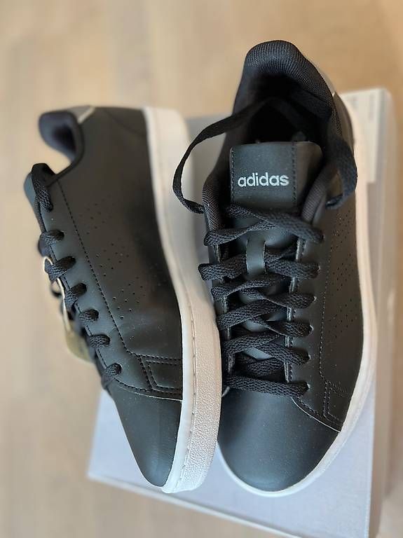 Adidas Scarpe da uomo: Adidas Advantage schwarz – Usato da Winkel venduto da danbischof