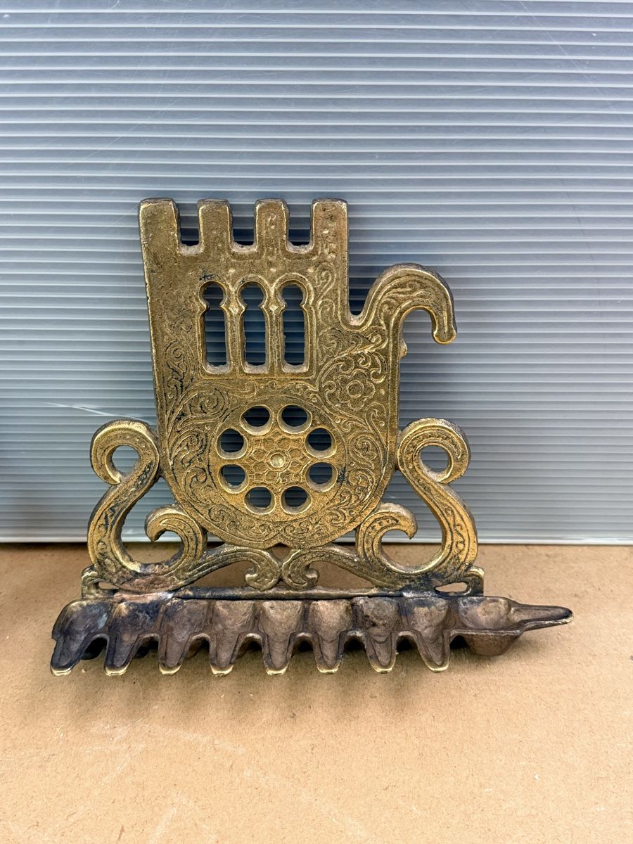 Tutte le decorazioni: 2x Alte Hanukkah-Menora aus Messing – Usato da Solothurn venduto da NUVICO 8