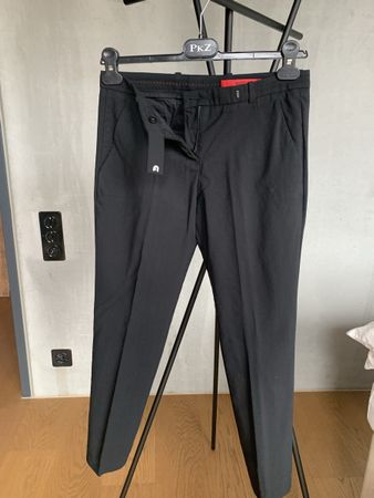 Stoffhose Hugo Boss schwarz Farbe guter Zustand