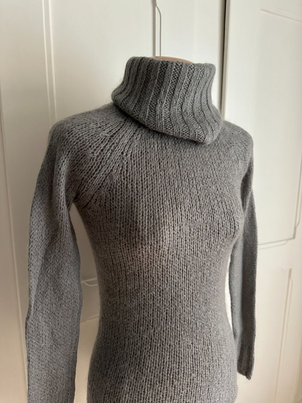 Zara Pulls & Sweat-shirts: ZARA - Longstrickpullover grau S – D'occasion à Zürich par Diazaio 1