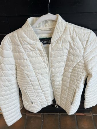 Guess Steppjacke weiss Damen Grösse M guter Zustand