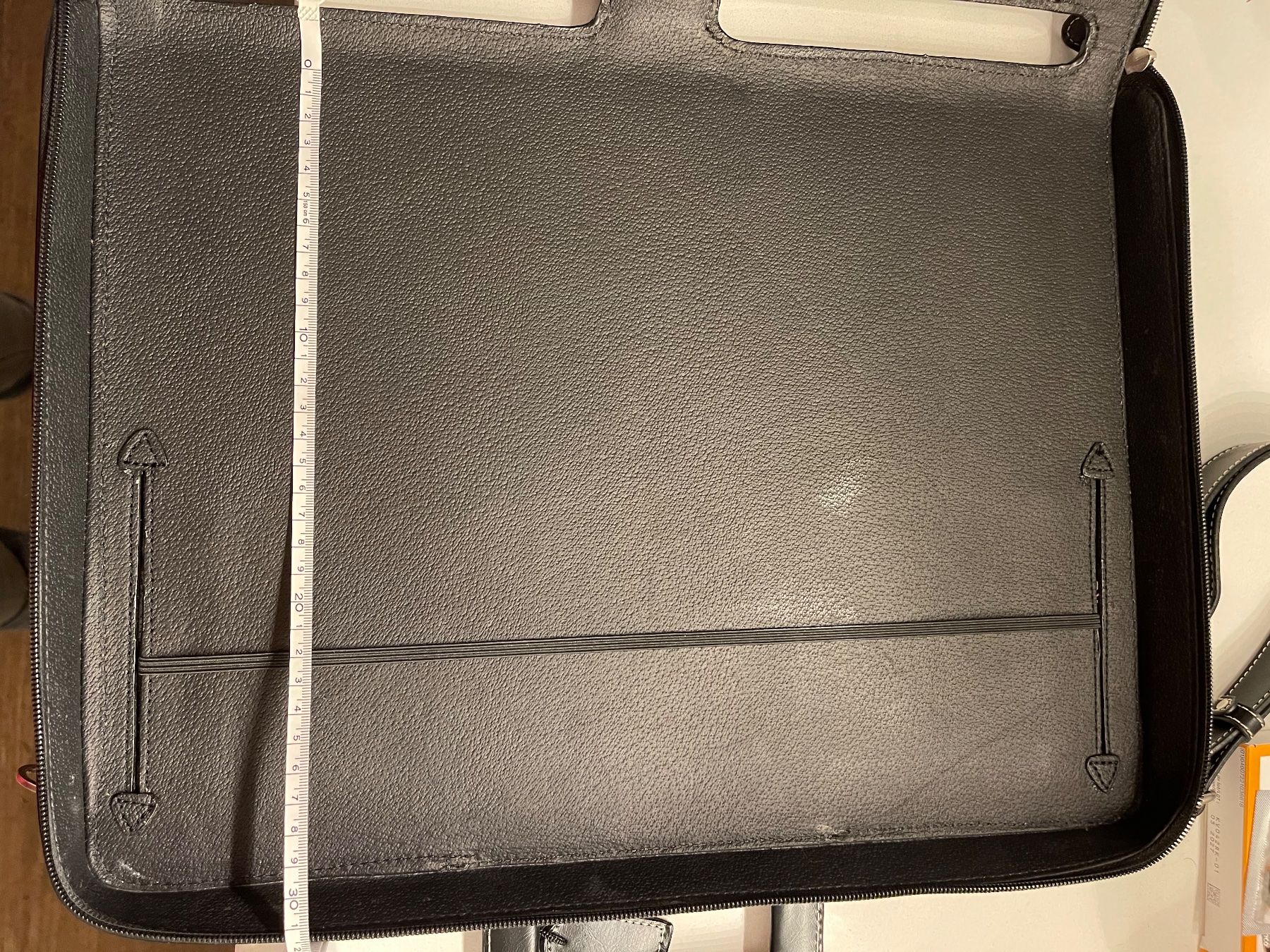 Borse: Sacoche ordinateur cuir / Computertasche aus Leder  - NEUVE – Nuovo e nell'imballaggio originale da Rolle venduto da Sev77 1