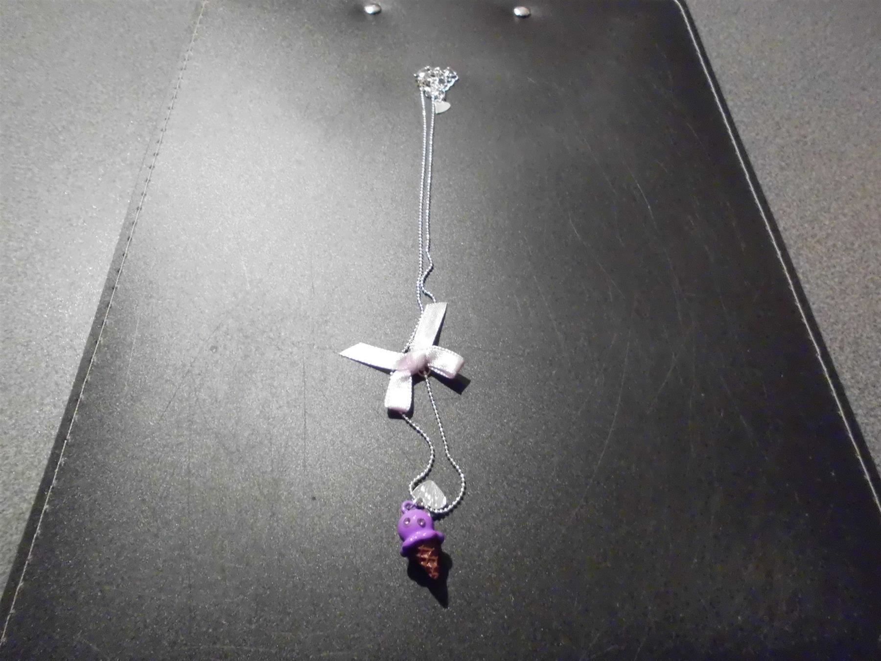 Catenine: Kette silberfarbig, Glace violett – Nuovo e nell'imballaggio originale da Zürich venduto da abraxas1291