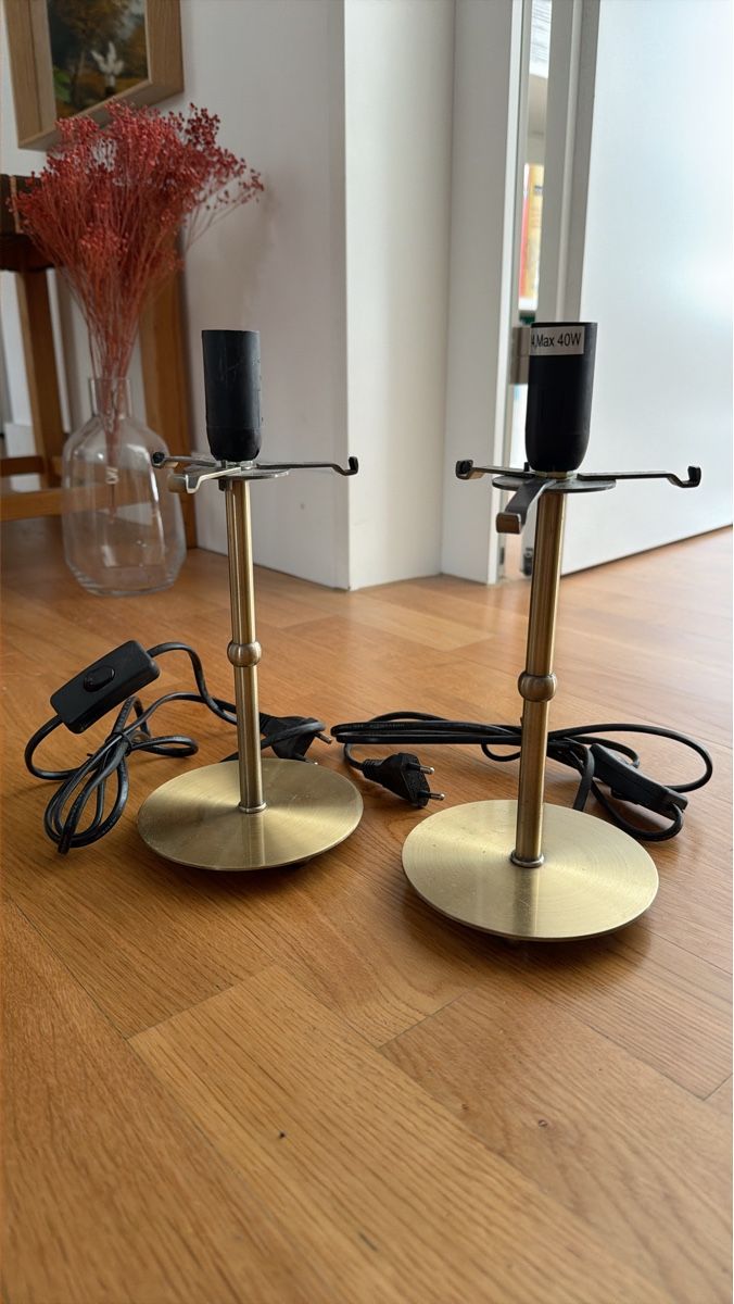 Lampade: Zwei Tischlampen Messing Sockel E14 max 40W mit Schalter – Usato da Zürich venduto da Akihikox3