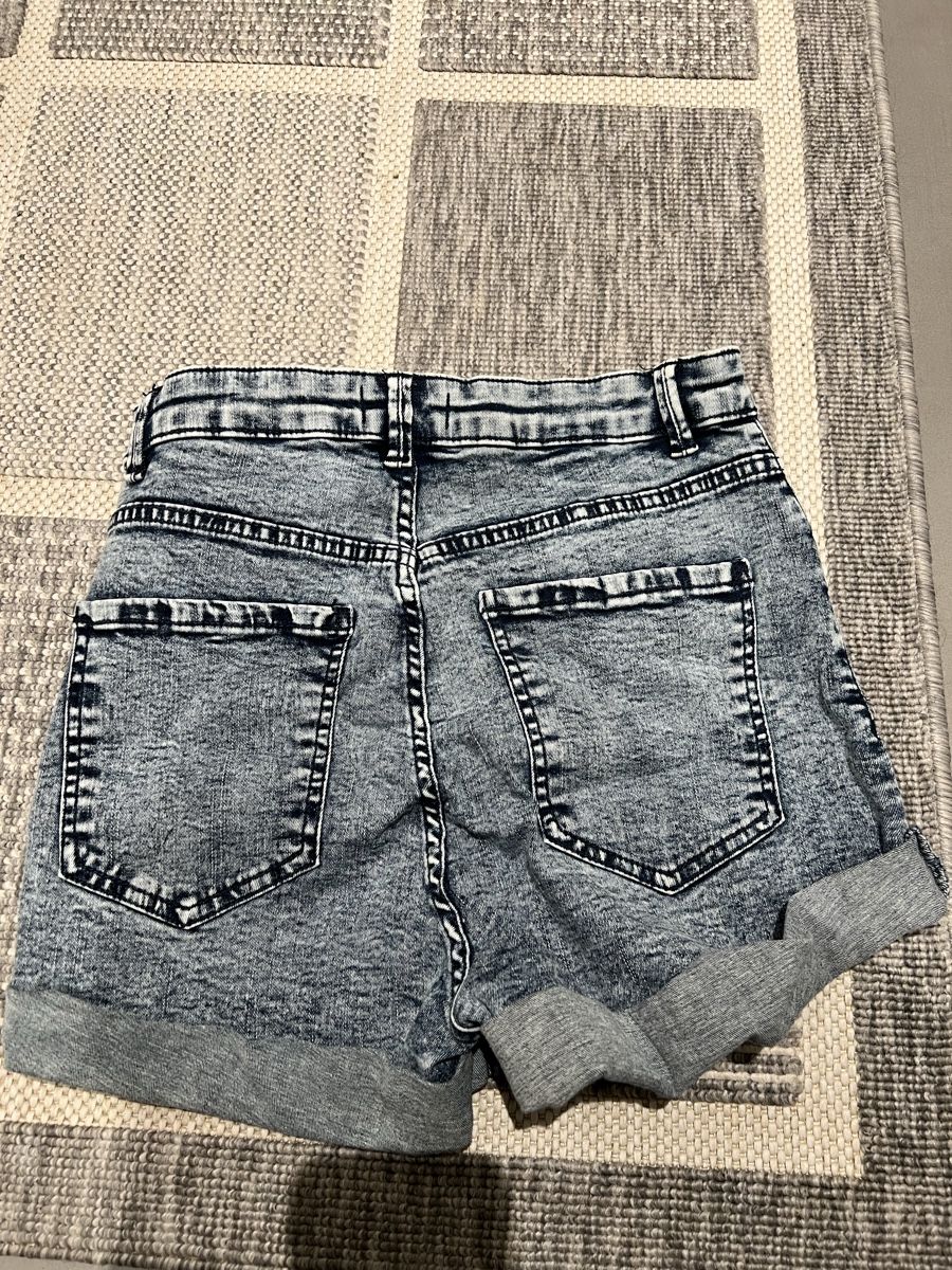 Bershka Pantaloni: Bershka Shorts Gr. 36 – Usato da Stein am Rhein venduto da Selomelo. 1