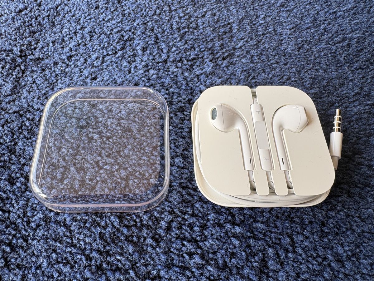 Apple Kopfhörer: Ecouteurs Apple (new) – Neu (gemäss Beschreibung) aus Lausanne von ValeMerky 1