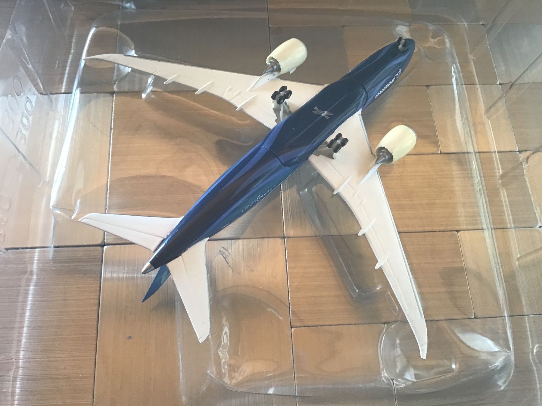 Herpa Kit di modellismo & Modellini statici: HERPA  BOEING 787-8 1/500 – Usato da Männedorf venduto da Spezial-Modelle 3