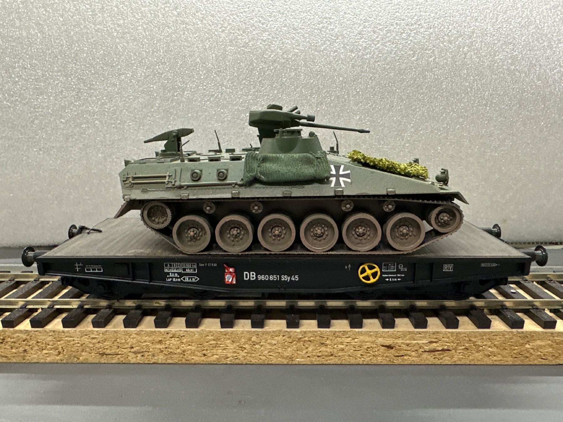 Modellini di ferrovie: Panzertransportwagen DB Spur 0 mit Panzer – Usato da Steinhausen venduto da Murano8