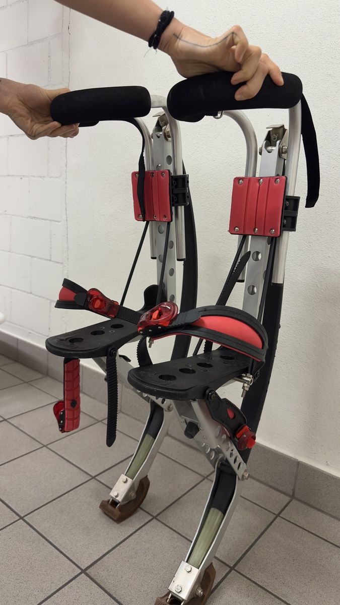 Hometrainer: Sprungstelzen/ Känguruschuhe – Usato da Luzern venduto da Angimel