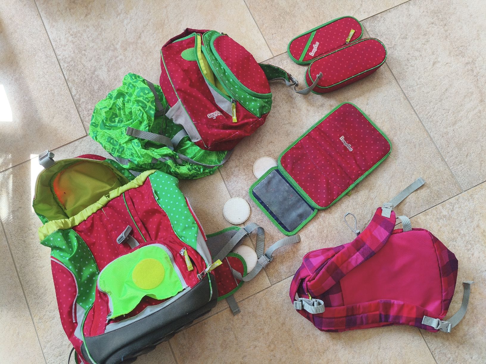 Ergobag Kindertaschen: Ergobag Schultaschen Set Rucksack Mäppchen Turnbeutel Sommer – Gebraucht aus Luzern von markus82 1